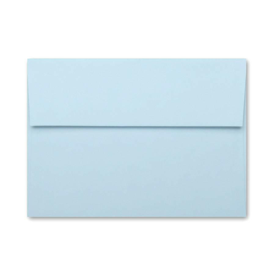 SET MIT 25 HIMMELBLAUEN C5-UMSCHLÄGEN