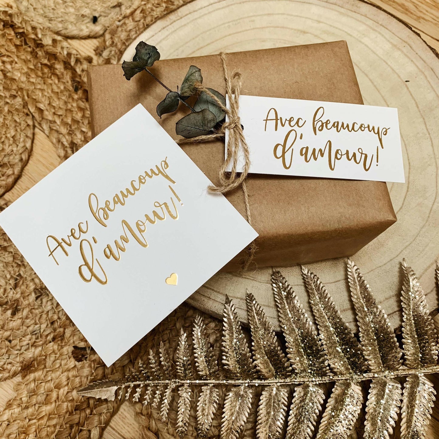 LOT DE 6 ÉTIQUETTES CADEAUX "AVEC BEAUCOUP D'AMOUR" GOLD - SEVEN PAPER